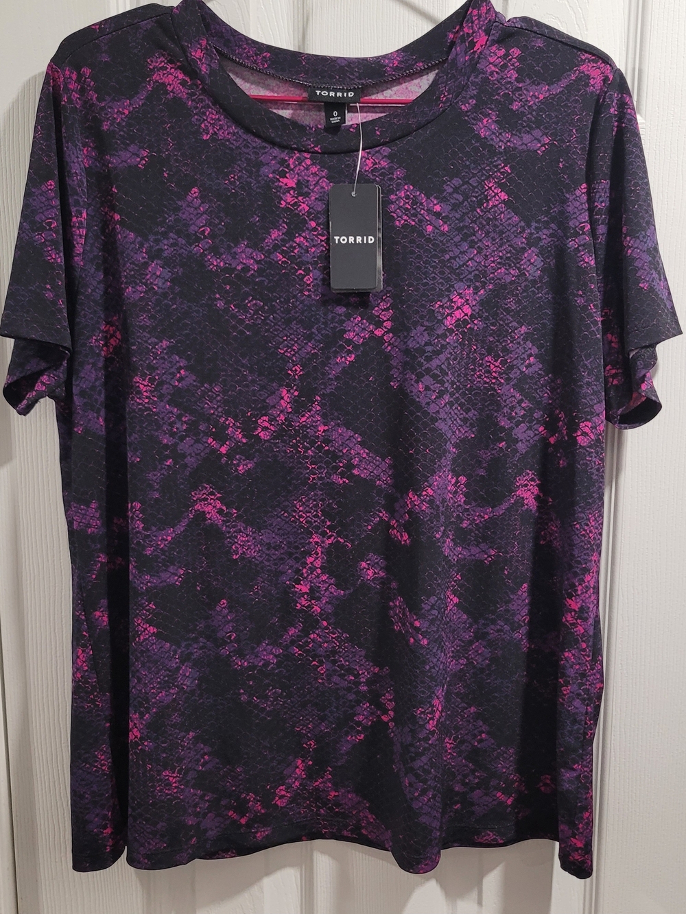 torrid Black Tee with Pink & Purple Snake-Print Studio Knit Crew Neck 0/12/Large